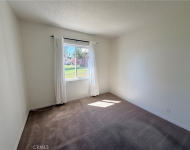 896 Altura Way - Photo Thumbnail 17