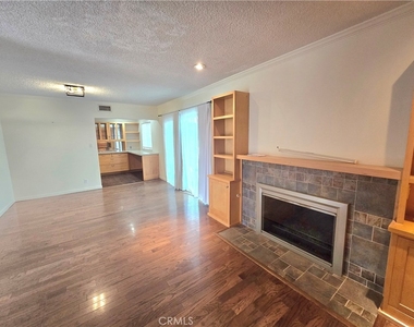 896 Altura Way - Photo Thumbnail 4