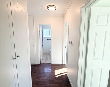 896 Altura Way - Photo Thumbnail 9