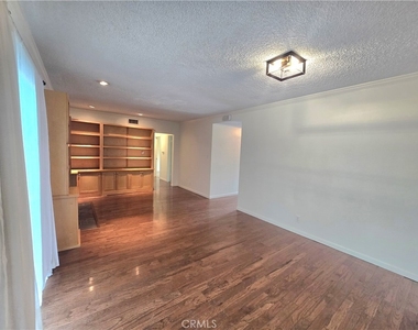 896 Altura Way - Photo Thumbnail 5