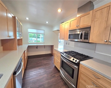 896 Altura Way - Photo Thumbnail 7
