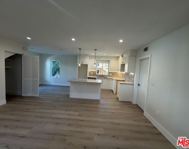 1546 S Ogden Drive - Photo Thumbnail 7
