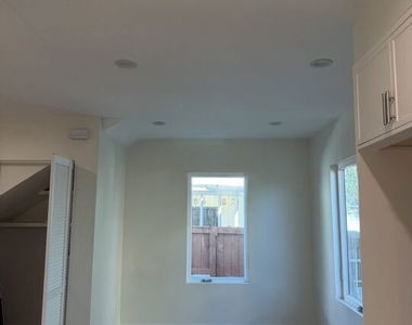 1546 S Ogden Drive - Photo Thumbnail 8