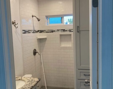 15134 Poplar Avenue - Photo Thumbnail 2