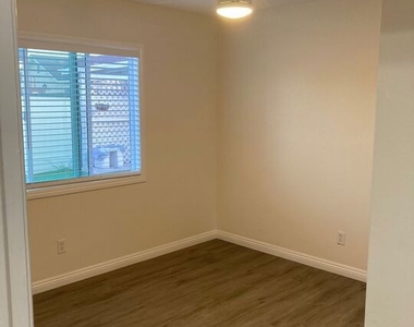 15134 Poplar Avenue - Photo Thumbnail 3