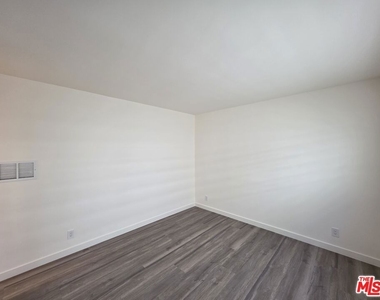 1433 Brockton Avenue - Photo Thumbnail 15
