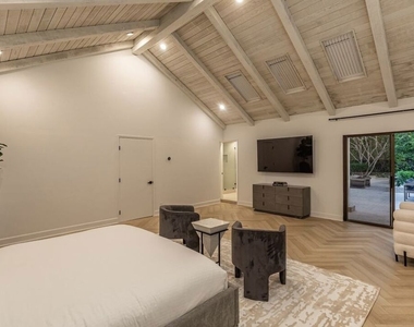 624 N Beverly Drive - Photo Thumbnail 24