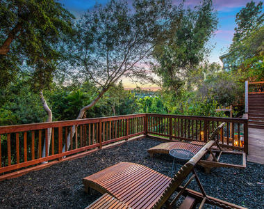 3323 N Knoll Drive - Photo Thumbnail 7