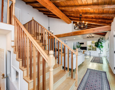 3323 N Knoll Drive - Photo Thumbnail 9