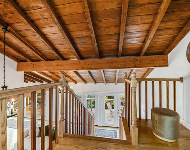 3323 N Knoll Drive - Photo Thumbnail 8