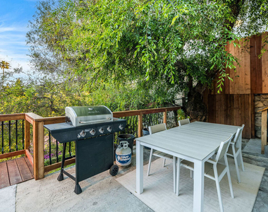 3323 N Knoll Drive - Photo Thumbnail 38