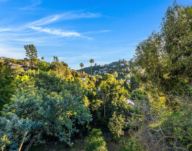 3323 N Knoll Drive - Photo Thumbnail 18