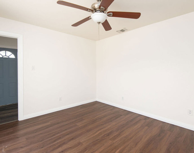 2134 S Cloverdale Avenue - Photo Thumbnail 10