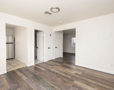 2134 S Cloverdale Avenue - Photo Thumbnail 5