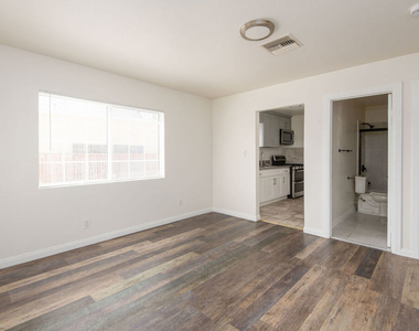 2134 S Cloverdale Avenue - Photo Thumbnail 3