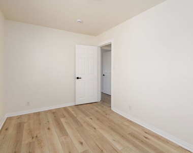 2134 S Cloverdale Avenue - Photo Thumbnail 24