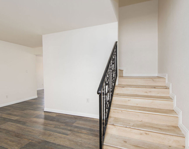 2134 S Cloverdale Avenue - Photo Thumbnail 16