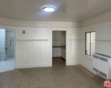 708 W Vernon Avenue - Photo Thumbnail 5