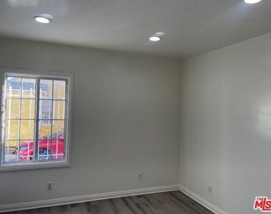 708 W Vernon Avenue - Photo Thumbnail 8