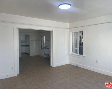708 W Vernon Avenue - Photo Thumbnail 3
