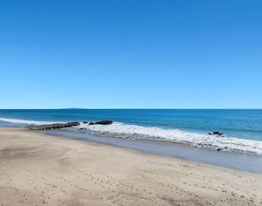 25302 Malibu Road - Photo Thumbnail 10