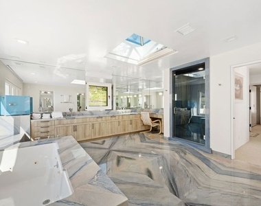 25302 Malibu Road - Photo Thumbnail 14