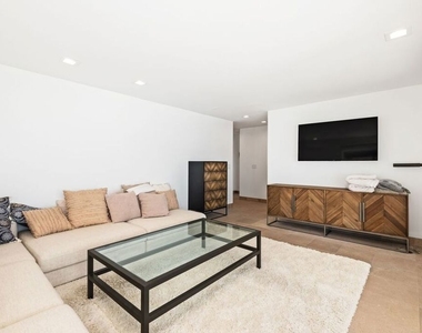 25302 Malibu Road - Photo Thumbnail 27