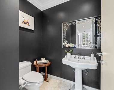 910 N Crescent Drive - Photo Thumbnail 13