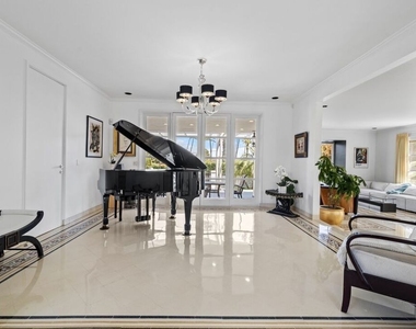 910 N Crescent Drive - Photo Thumbnail 8