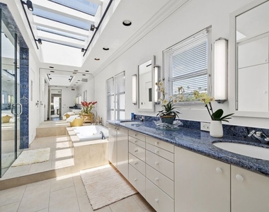 910 N Crescent Drive - Photo Thumbnail 18