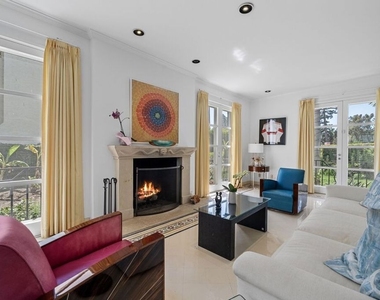 910 N Crescent Drive - Photo Thumbnail 4