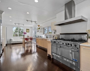 910 N Crescent Drive - Photo Thumbnail 10