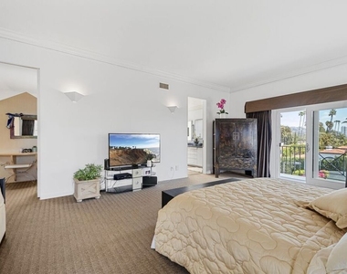 910 N Crescent Drive - Photo Thumbnail 15