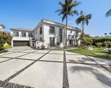 910 N Crescent Drive - Photo Thumbnail 2