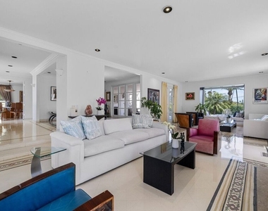 910 N Crescent Drive - Photo Thumbnail 6
