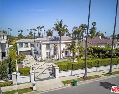 910 N Crescent Drive - Photo Thumbnail 1