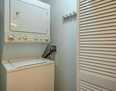 300 W Beech St - Photo Thumbnail 10