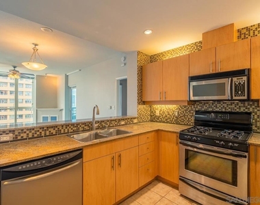 300 W Beech St - Photo Thumbnail 3