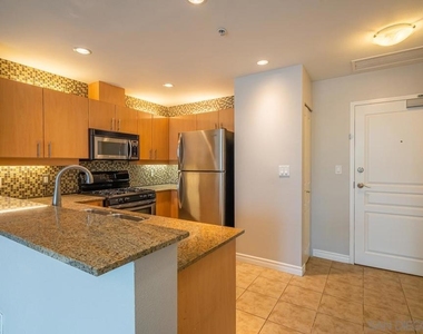 300 W Beech St - Photo Thumbnail 2