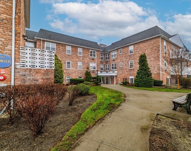 2 Fowler Avenue - Photo Thumbnail 18