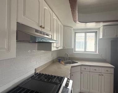 259-54 Craft Avenue - Photo Thumbnail 5