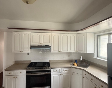 259-54 Craft Avenue - Photo Thumbnail 7