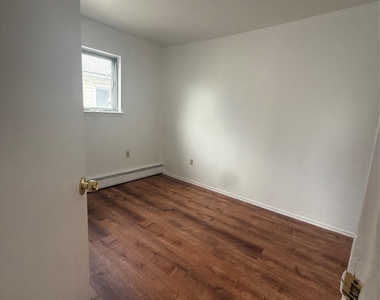 259-54 Craft Avenue - Photo Thumbnail 11