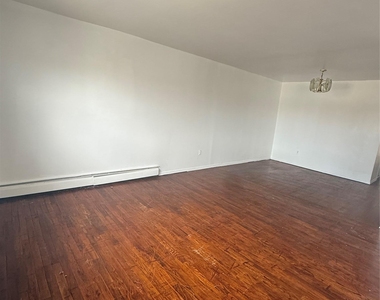 259-54 Craft Avenue - Photo Thumbnail 3