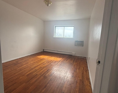 259-54 Craft Avenue - Photo Thumbnail 9