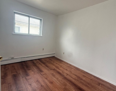 259-54 Craft Avenue - Photo Thumbnail 4