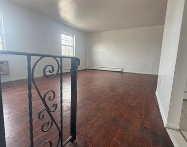 259-54 Craft Avenue - Photo Thumbnail 1