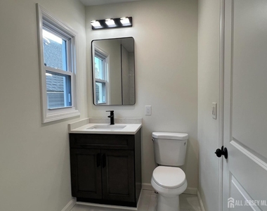33 Obert Street - Photo Thumbnail 9