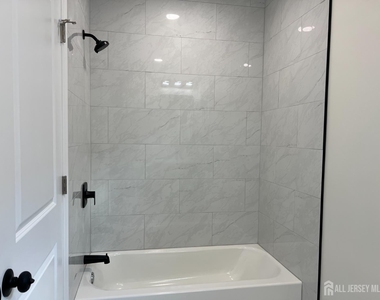 33 Obert Street - Photo Thumbnail 8