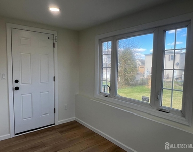 33 Obert Street - Photo Thumbnail 9